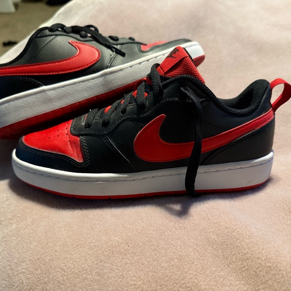 Nike Kids' Black and Red Sneakers - Picture 1 of 2
